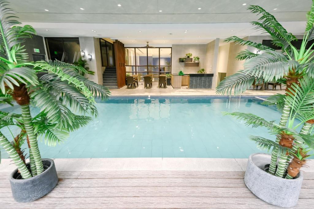 Bazén v ubytování Ardenhills Suites nebo v jeho okolí