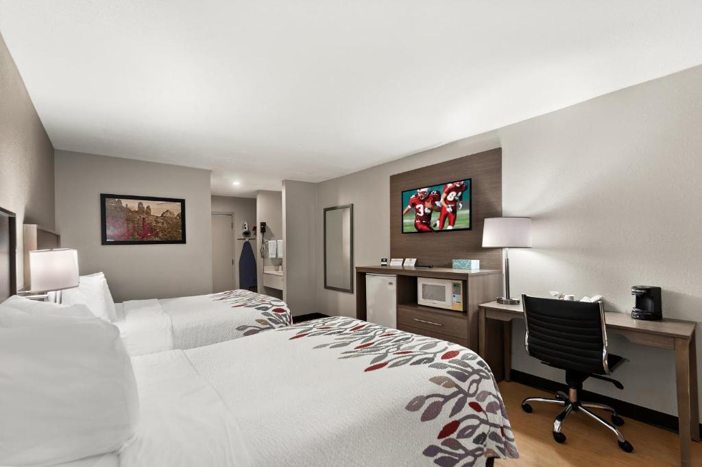 Red Roof Inn Martinsburg - Deluxe Double Room With Two Double Beds Smoke Free