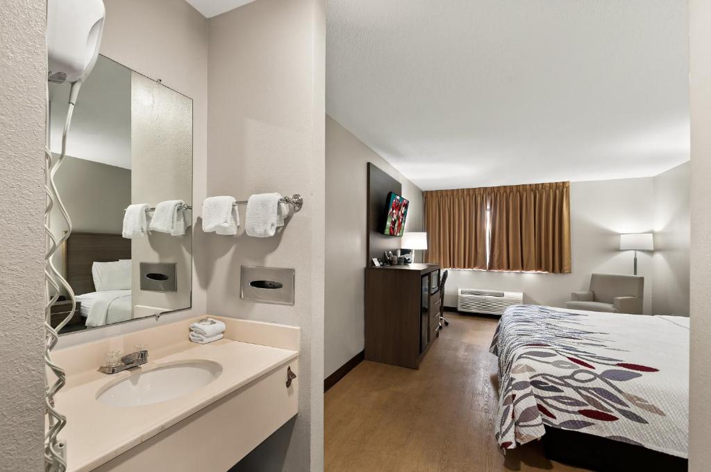 Red Roof Inn Martinsburg - Superior Kamer Met Kingsize Bed, Rookvrij