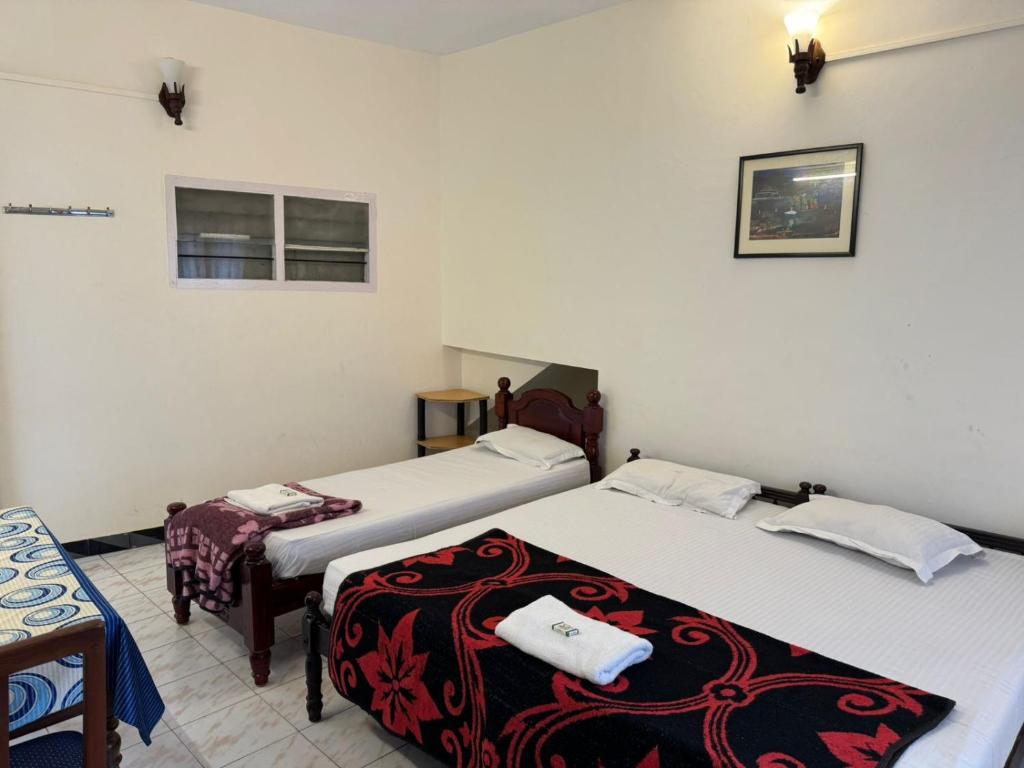 Postel nebo postele na pokoji v ubytování Aambal Residency