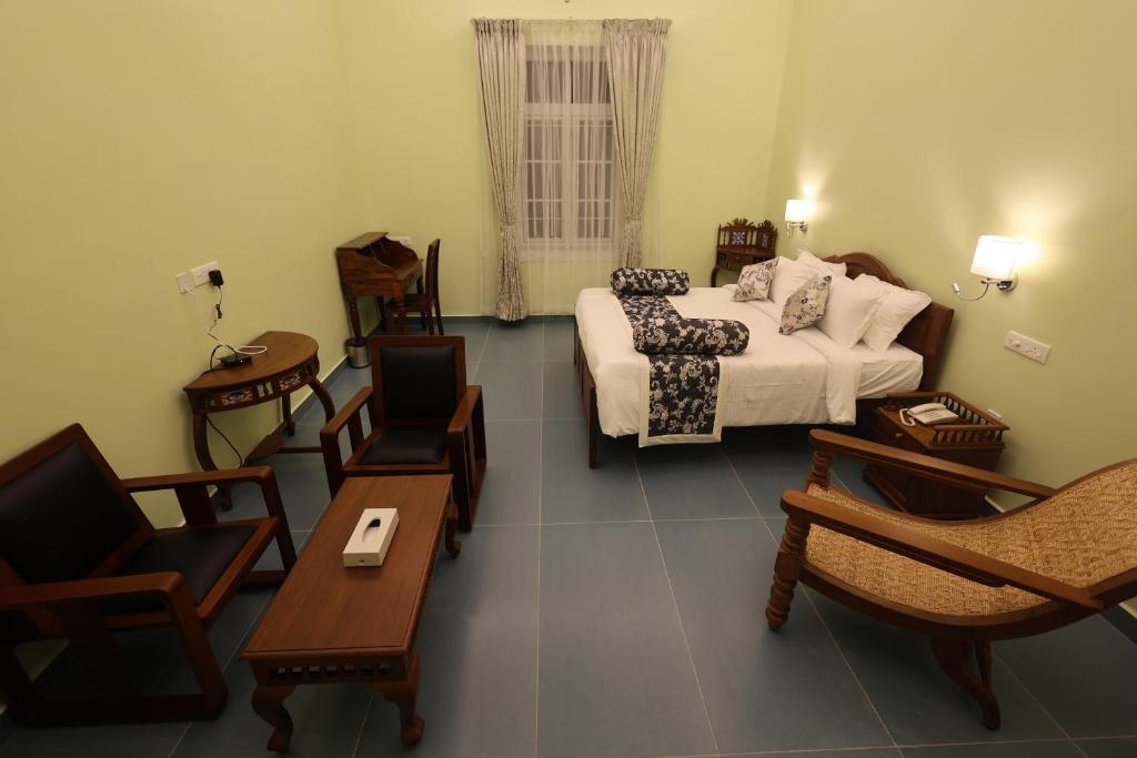 Postel nebo postele na pokoji v ubytování Le Colonial Suites