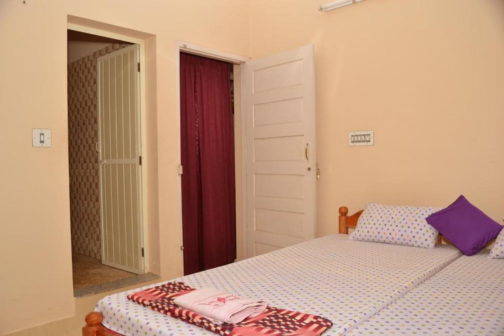 Postel nebo postele na pokoji v ubytování SHEEBA'S HOMESTAY
