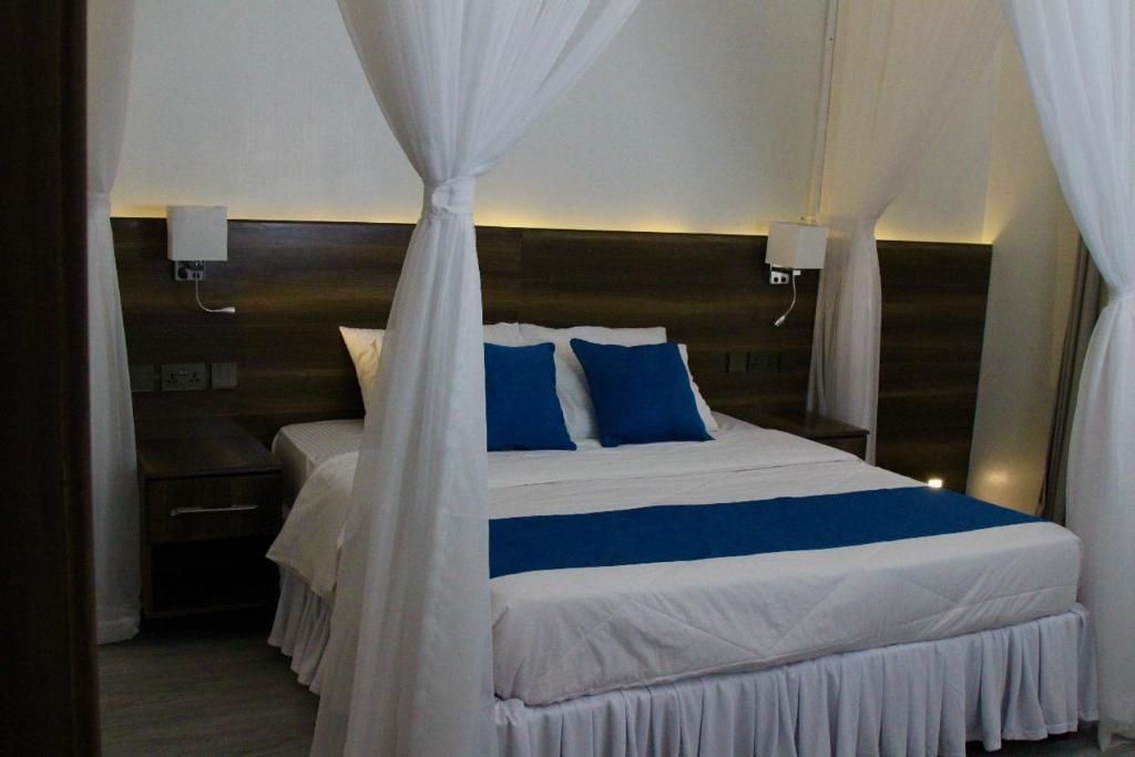 Postel nebo postele na pokoji v ubytování Lukenya Alkebu Resort