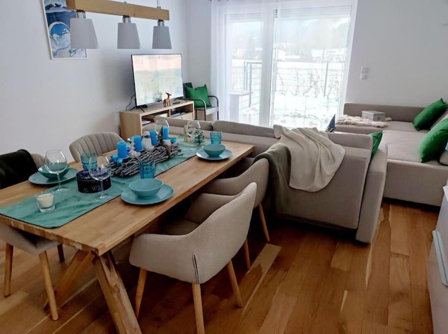 Posezení v ubytování Eni-Time Mariazell mit Jakuzzi und Sauna