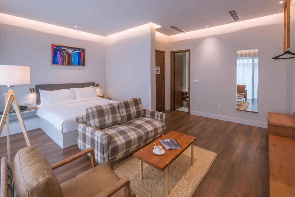 Letto o letti in una camera di Wuyu Hotel Chongqing Zoo & Yangjiaping The Mixc Light rail