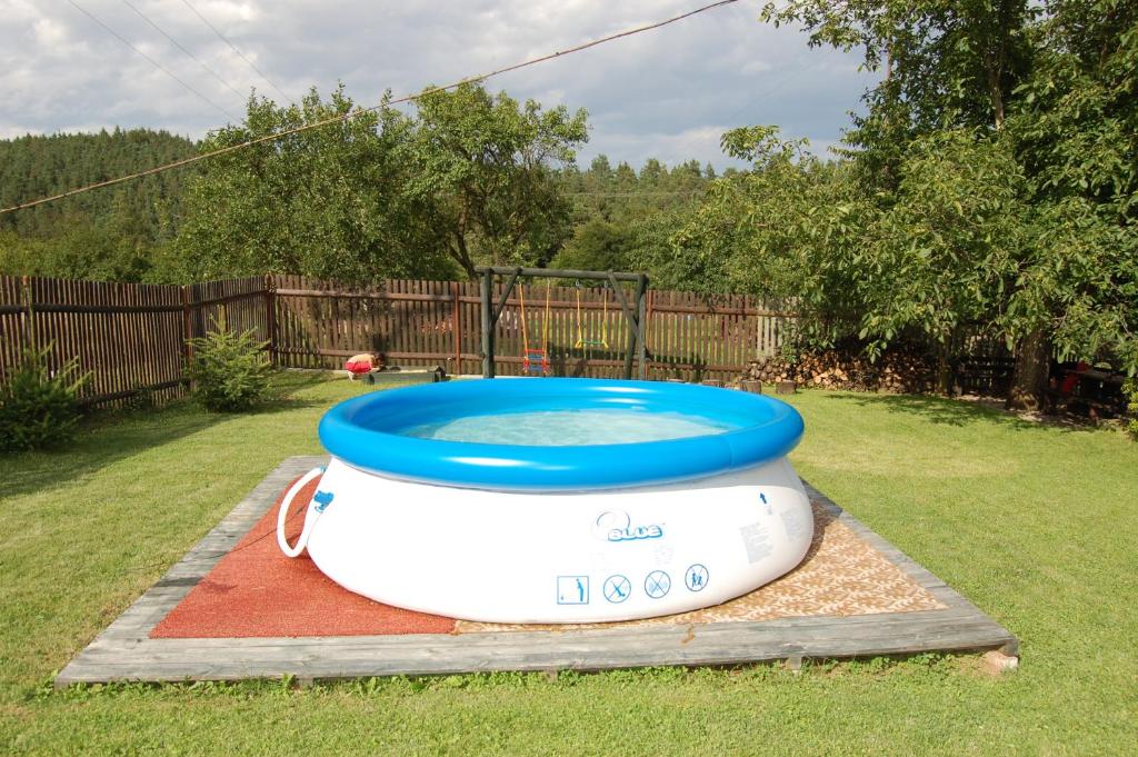 Bazén v ubytování Guest house Hošek nebo v jeho okolí