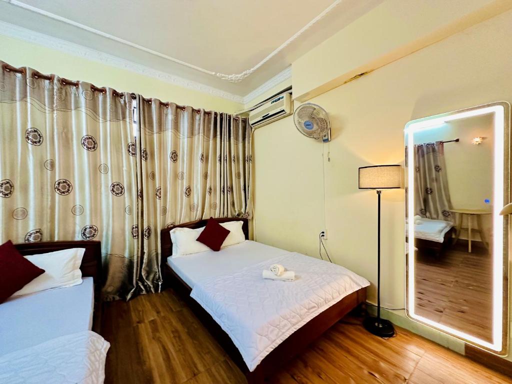 Postel nebo postele na pokoji v ubytování Thanh Huyền Hotel Vũng Tàu