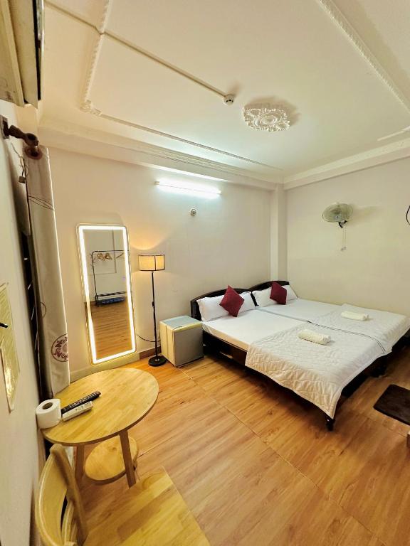 Postel nebo postele na pokoji v ubytování Thanh Huyền Hotel Vũng Tàu