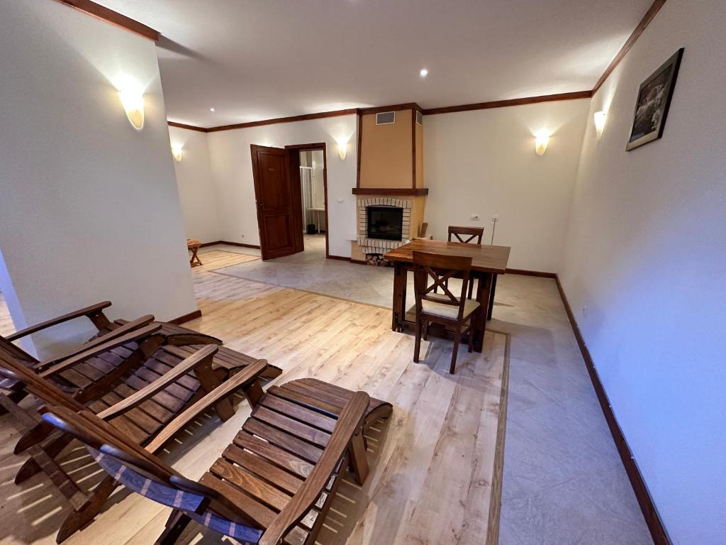 TV a/nebo společenská místnost v ubytování St Ivan Rilski SPA & Pool Studio