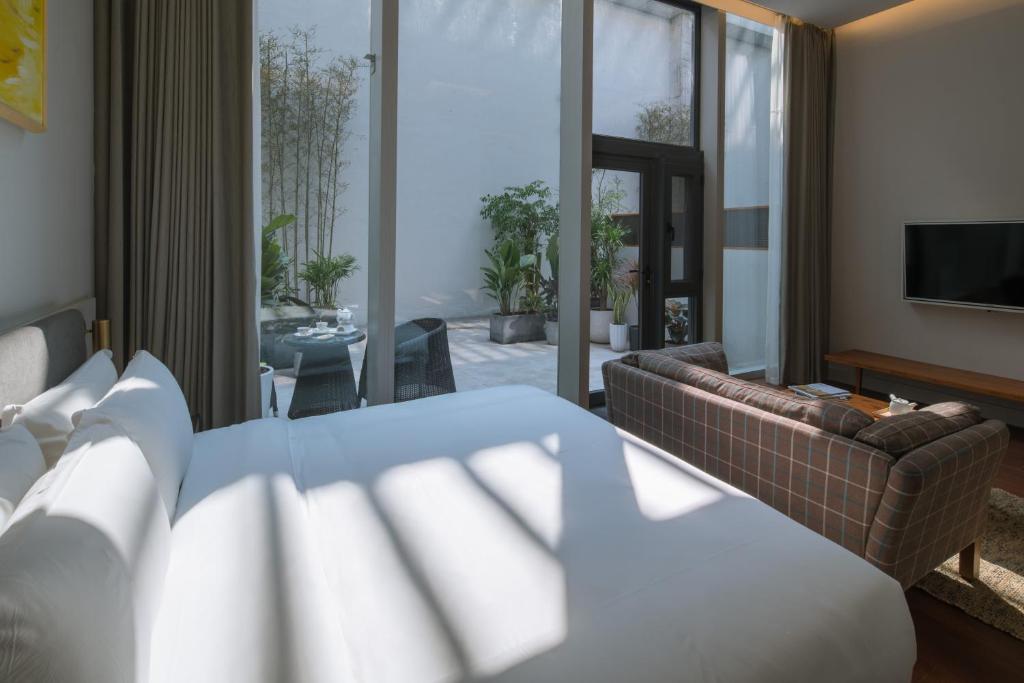 Letto o letti in una camera di Wuyu Hotel Chongqing Zoo & Yangjiaping The Mixc Light rail