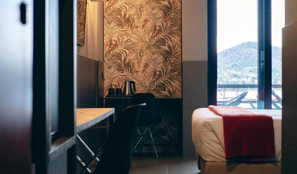 Nespecifikovaný výhled na hory nebo výhled na hory při pohledu z hotelu