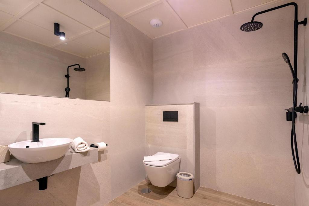 Genteel Home San Francisco Suites - 9