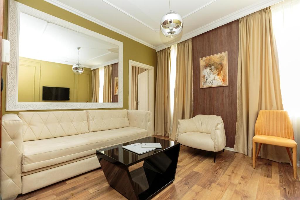 TV a/nebo společenská místnost v ubytování Regina City Hotel & SPA