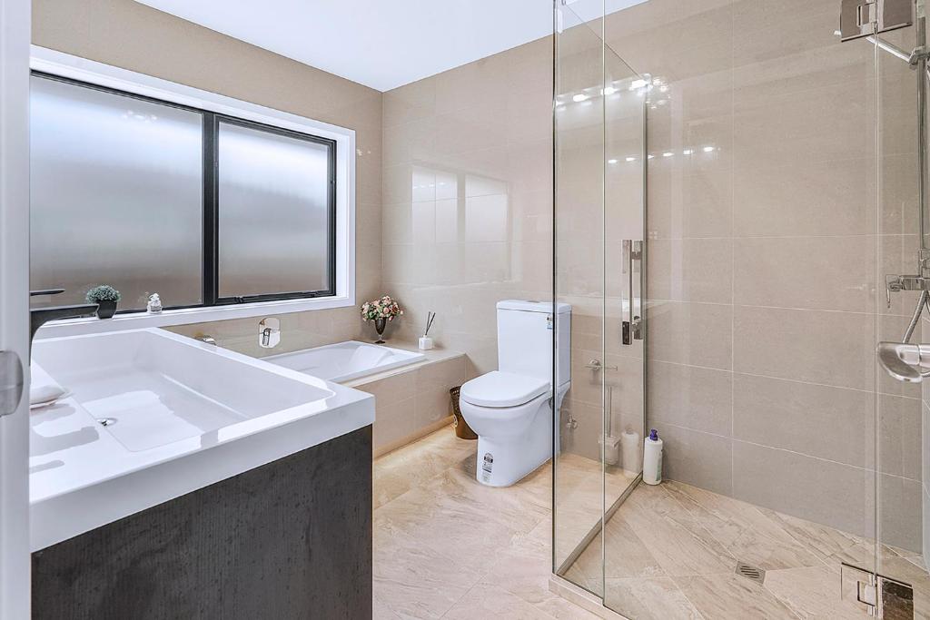 New, spacious, enjoy a quality stay in Flagstaff - Resim 10