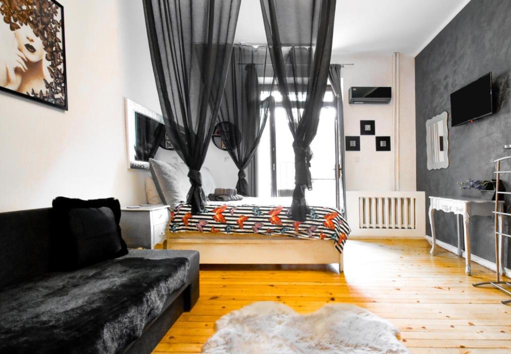 Dietro l angolo, 2 BATH