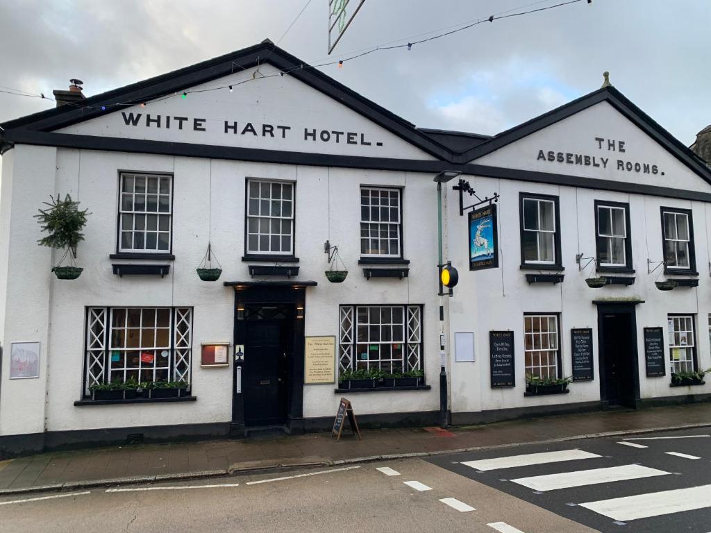a white hat hotel on the corner of a street at The White Hart Hotel in Ivybridge