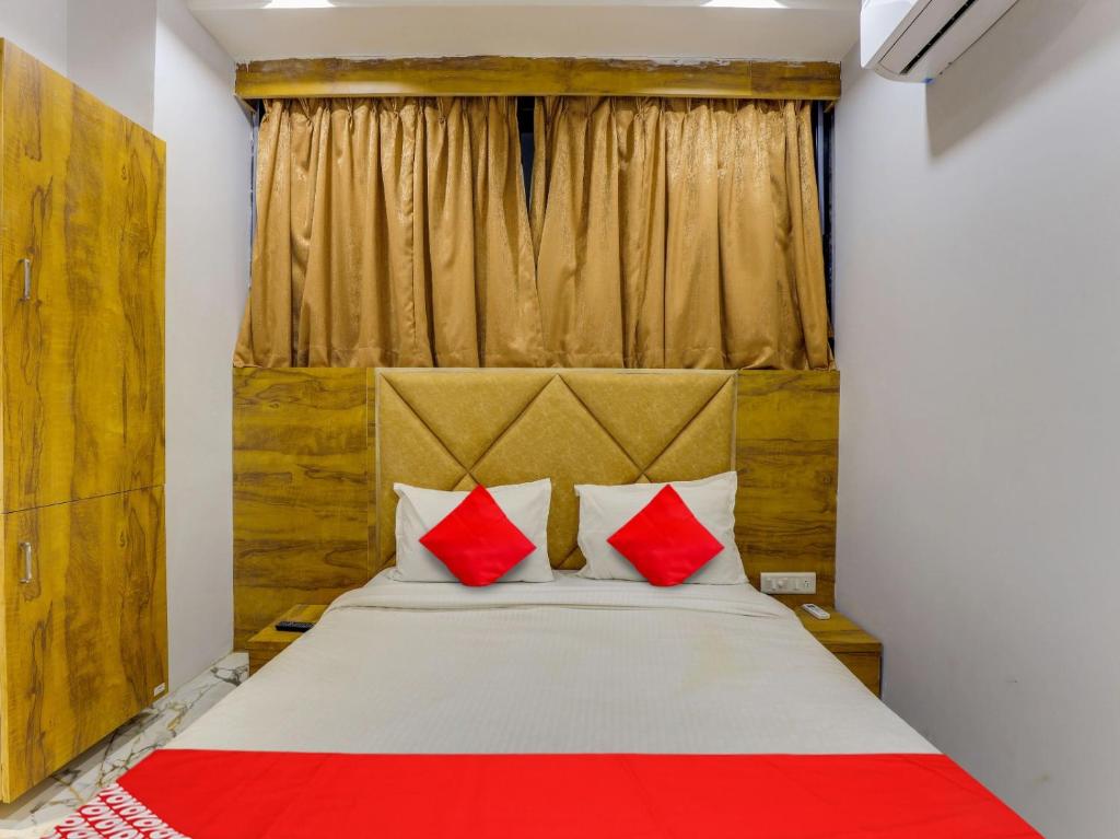Postel nebo postele na pokoji v ubytování HOTEL KRISHNA