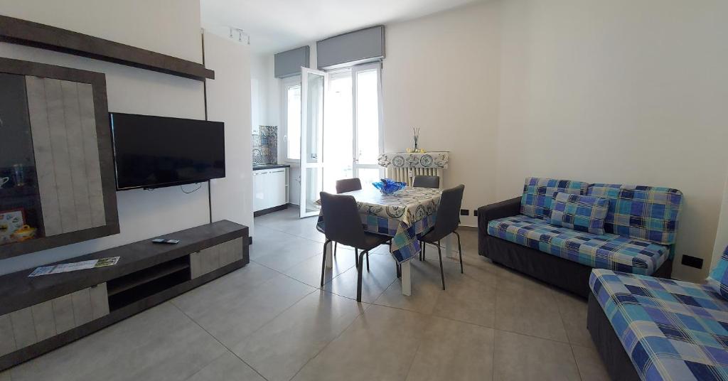 a living room with a table and a couch at Sesto Piano Apartment in Asti