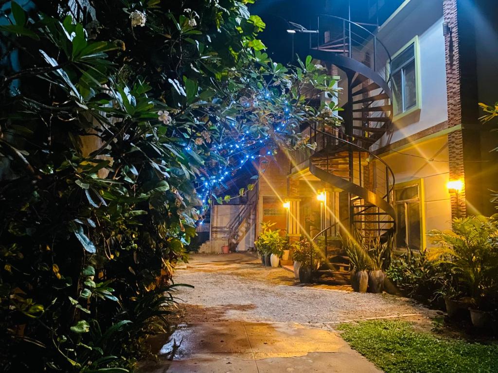 Zahrada ubytování Sophat Villa