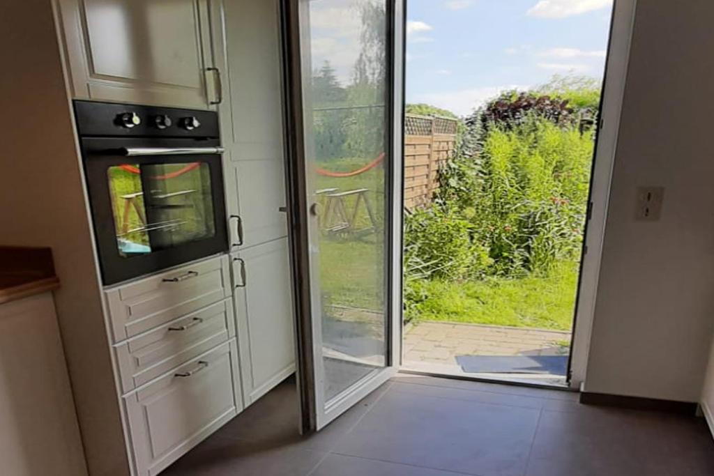 a kitchen with a sliding glass door leading to a patio at "Haus Landgang" für Naturliebhaber, strandnah, ruhig, mit großem Garten in Pepelow