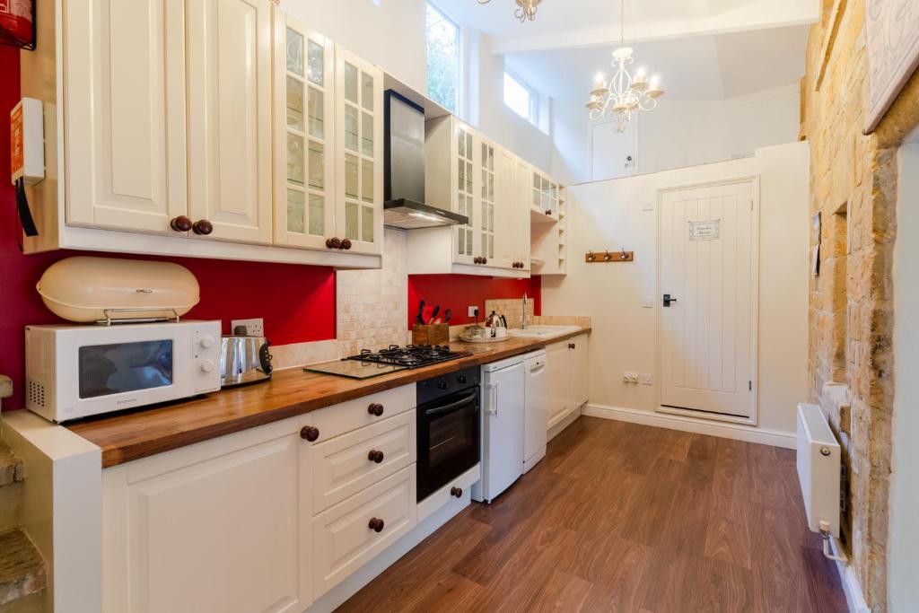 Cucina o angolo cottura di Red Lion Cottage