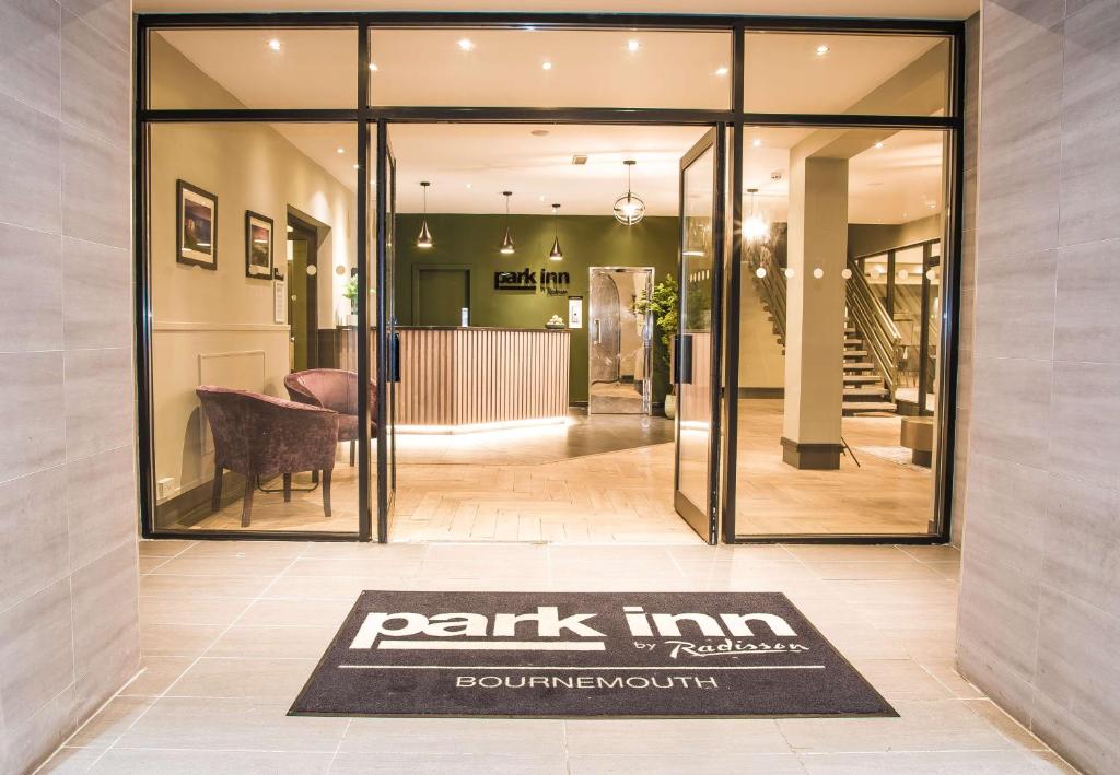 a room with a park inn burlingtoneland sign on a rug at Park Inn by Radisson Bournemouth in Bournemouth