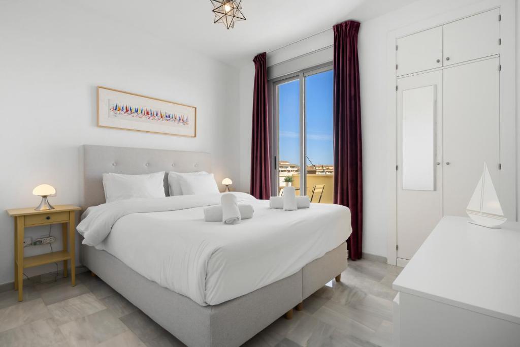 Posteľ alebo postele v izbe v ubytovaní Stunning townhouse with pool, gym and seaviews by Costarentals - Ref 162