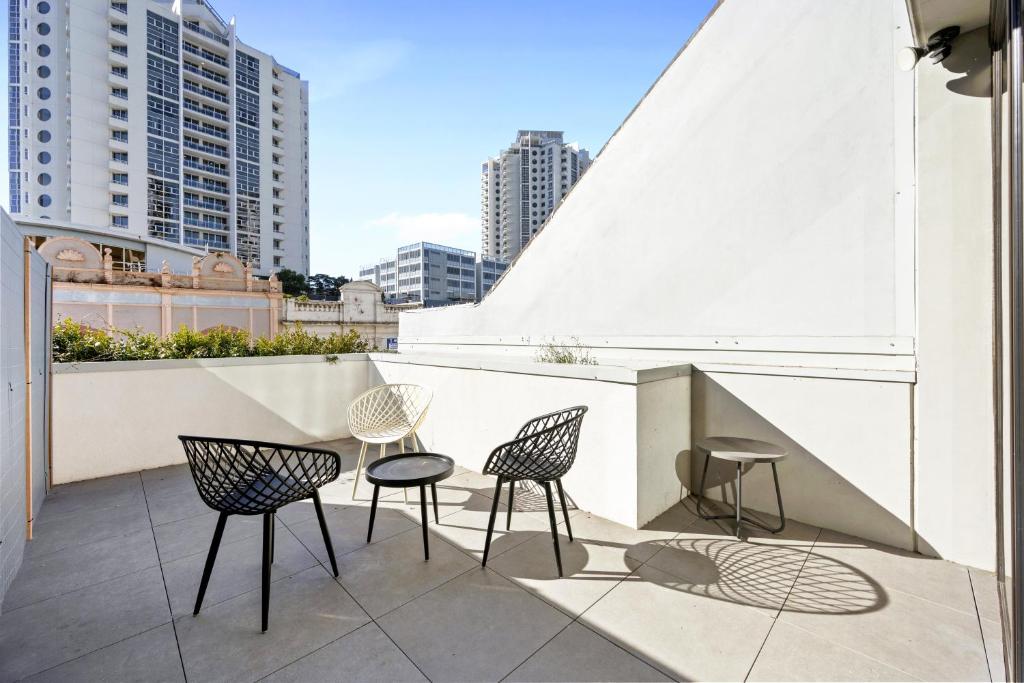 Arthur Hotel Bondi Junction no reception and house keeping no sofa bed - Resim 27