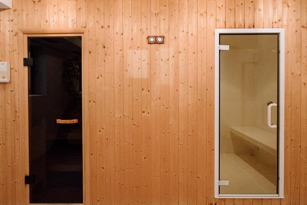 Koupelna v ubytování Naturhotel Miraval