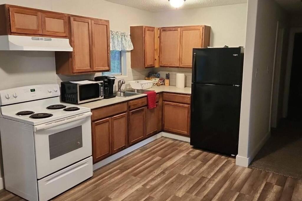 Kitchen o kitchenette sa Serene 4 BR Home Near Weatherford-19 Minute Drive