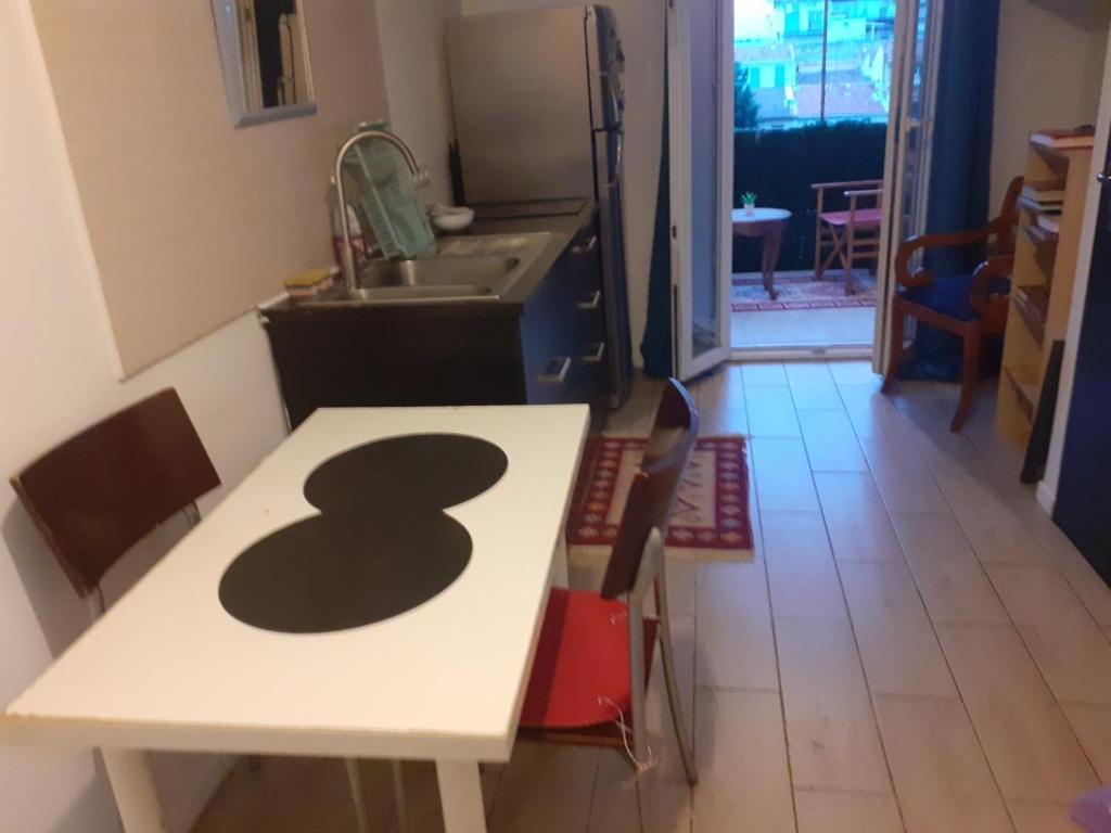 Photo de la galerie de l'établissement Appartement calme avec terrasse, à Marseille