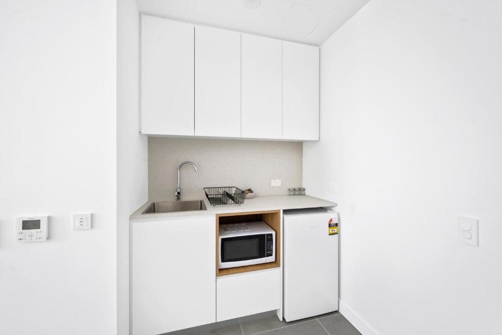 Arthur Hotel Bondi Junction no reception and house keeping no sofa bed - Resim 31