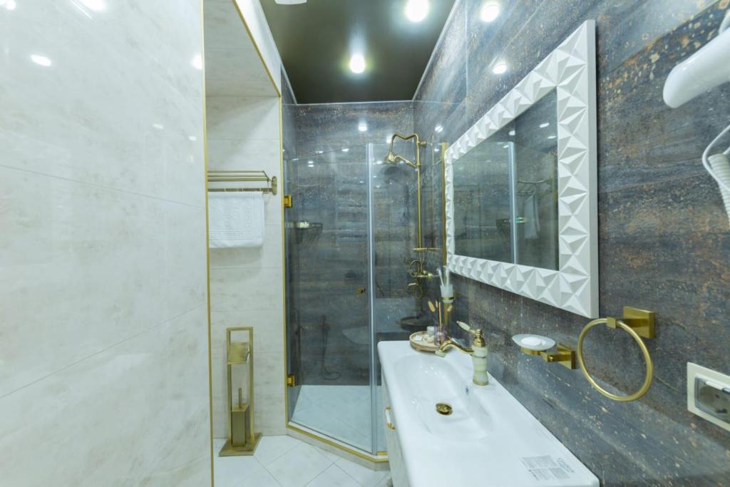 Koupelna v ubytování Marita Hotel