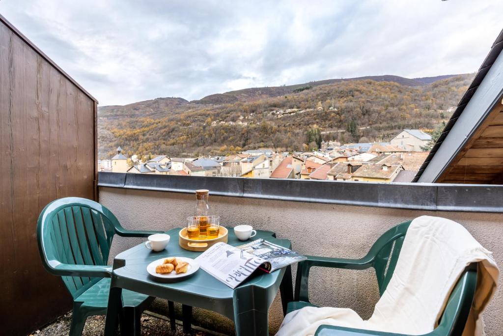Nespecifikovaný výhled na hory nebo výhled na hory při pohledu z aparthotelu