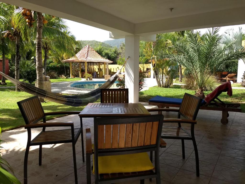 Villa Cocuyo - Studios & Apartments - King Studio