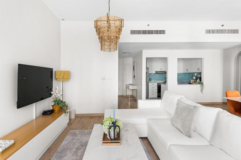 TV a/nebo společenská místnost v ubytování Rimal 1 - Jumeirah Beach Residence - Mint Stay