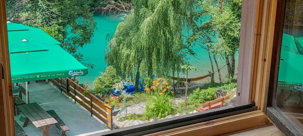 Zahrada ubytování Rafting Camp Encijan