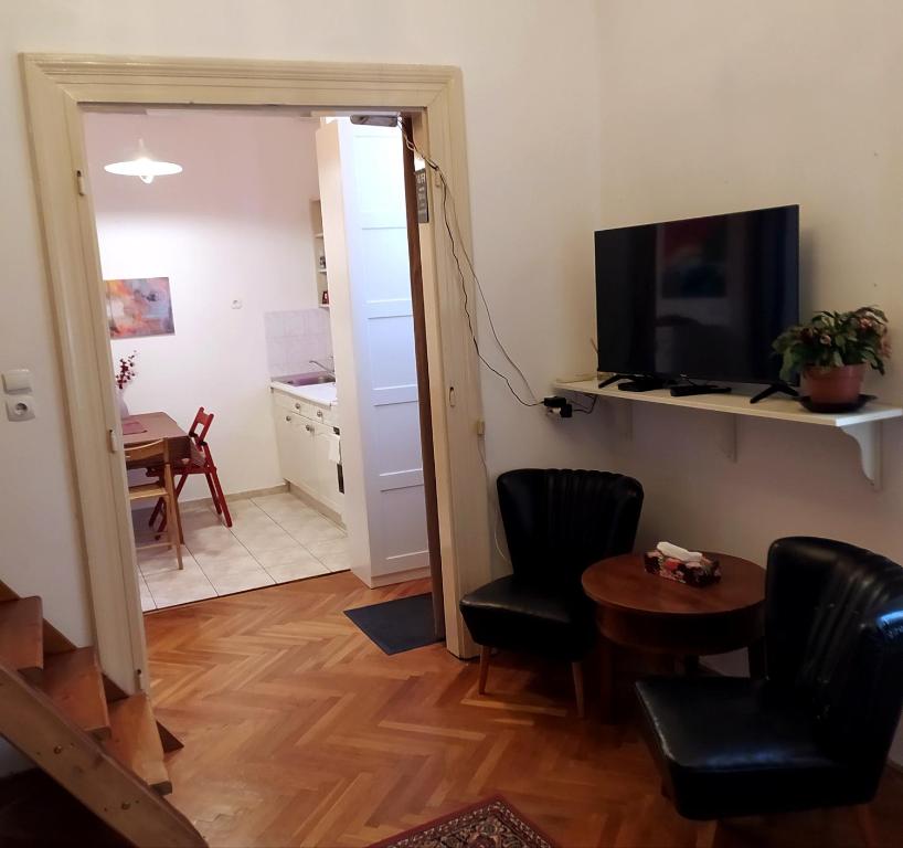 COZY NOOK with a large private Balcony and FREE parking for 1 car 1122 Budapest, 8 Szamos utca kép - 1