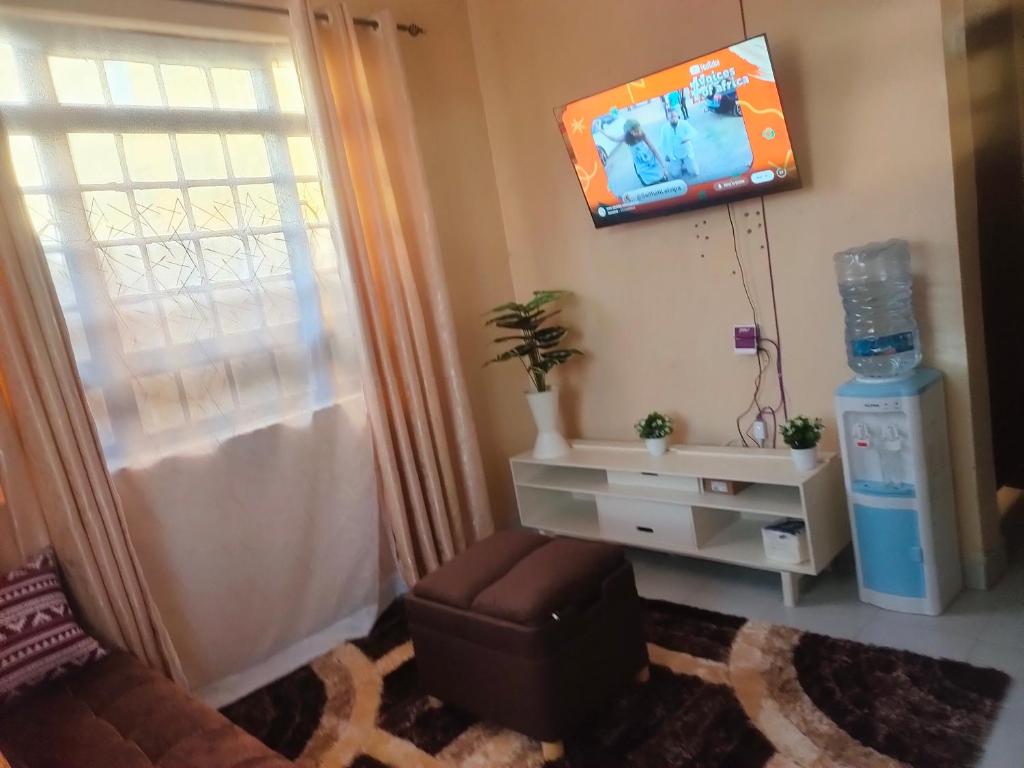 TV a/nebo společenská místnost v ubytování Two Bedroom Mombasa