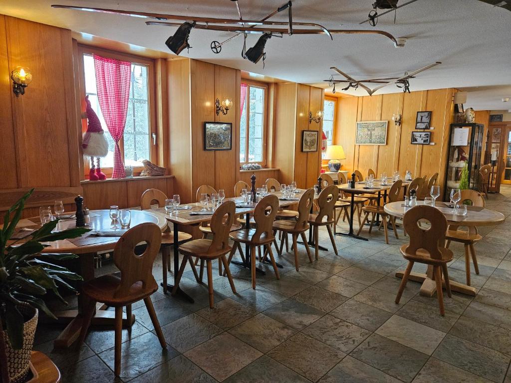 Restaurace v ubytování Hôtel Restaurant du Marchairuz
