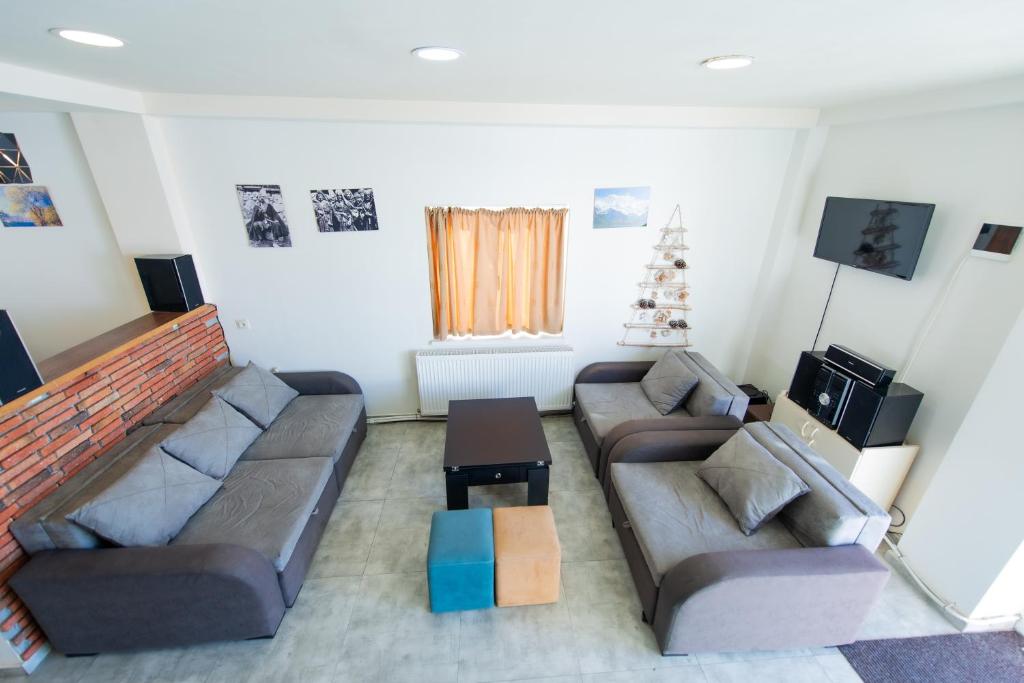 TV a/nebo společenská místnost v ubytování Gudauri private cottage