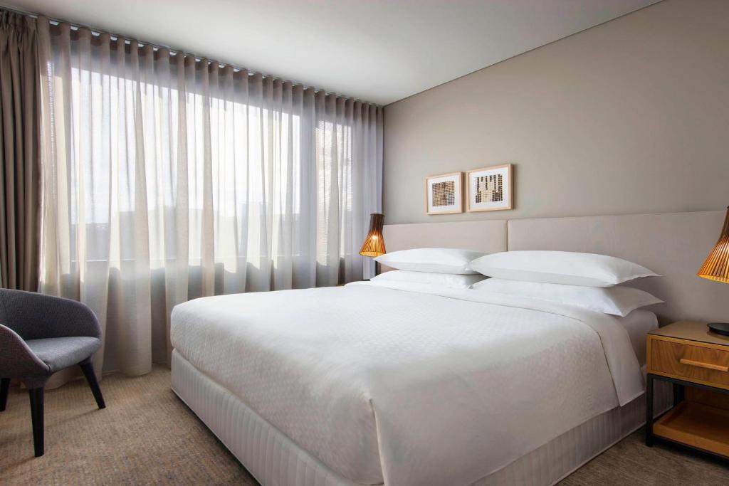 Four Points by Sheraton Sydney, Central Park - Resim 22