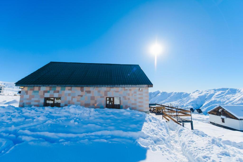 Gudauri private cottage v zimě