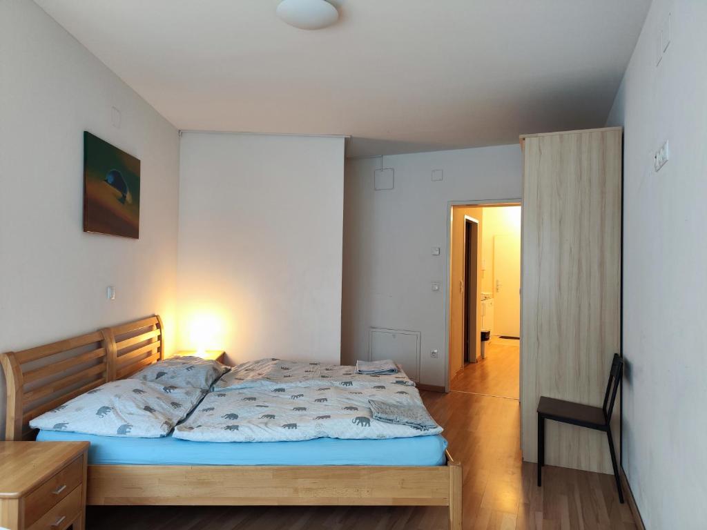 a bedroom with a bed and a room with a hallway at Hostel&ApartServices Vienna in Vienna