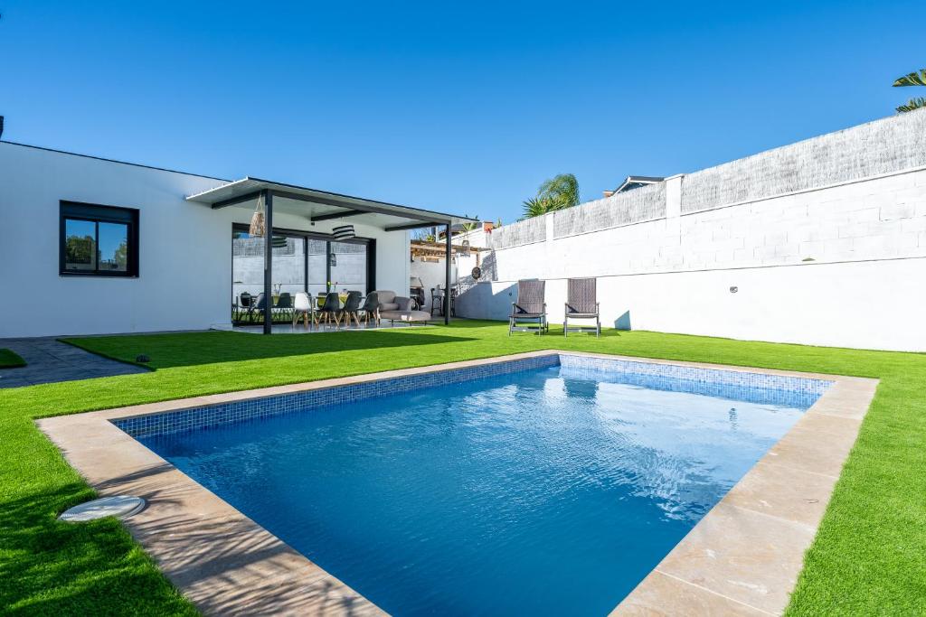 a swimming pool in the yard of a house at La Villa del Roc in Roda de Bará