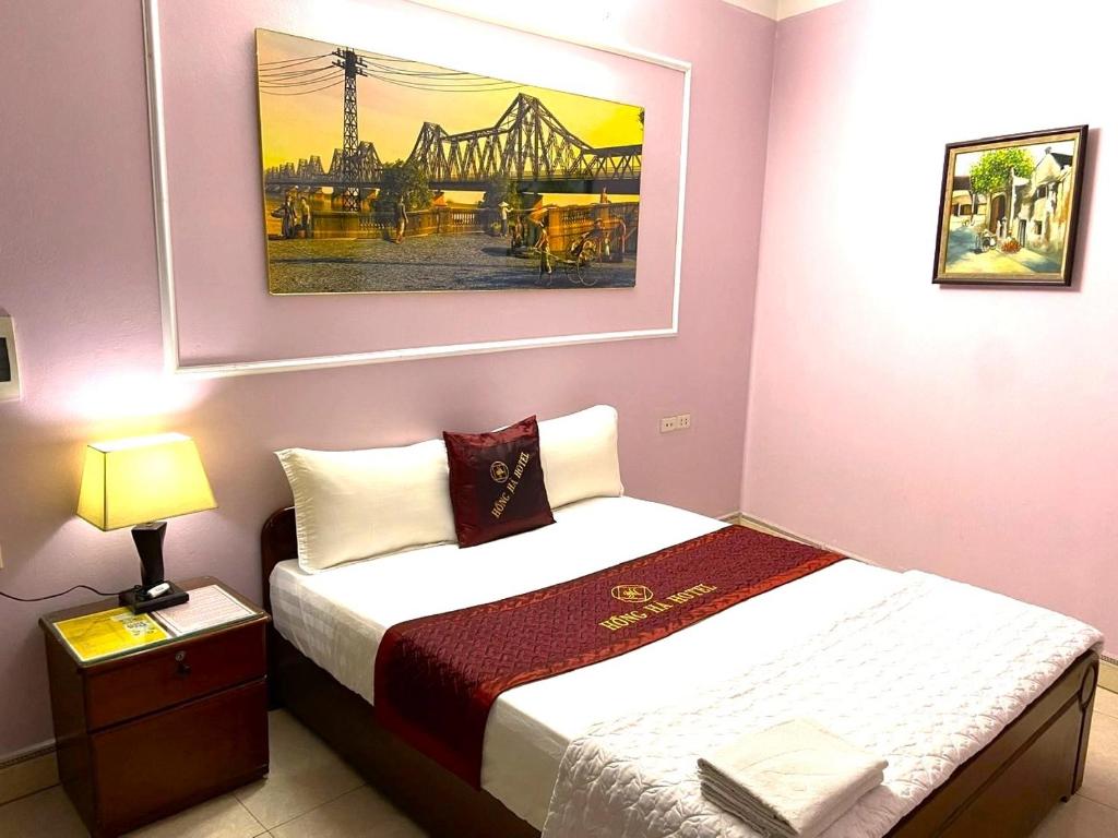 Postel nebo postele na pokoji v ubytování Hong Ha Airport Hotel
