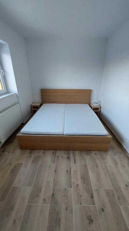 Postel nebo postele na pokoji v ubytování Dům Boubín