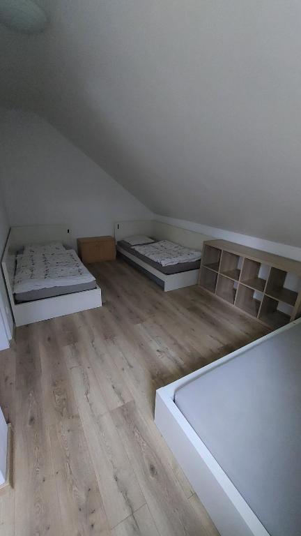 Postel nebo postele na pokoji v ubytování Dům Boubín