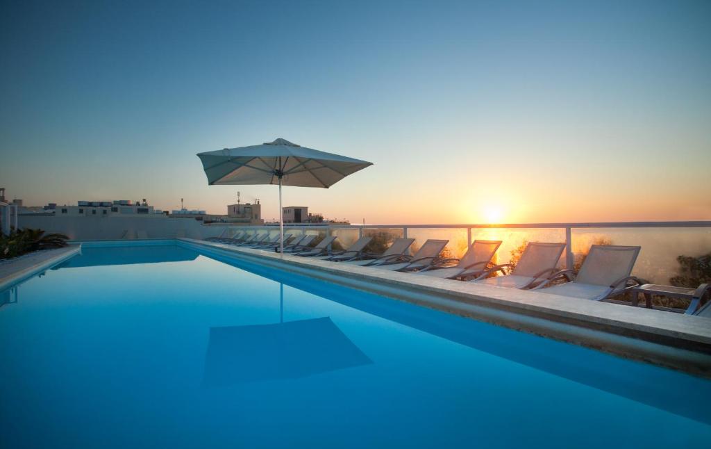 Bazén v ubytování The George, Urban Boutique Hotel nebo v jeho okolí