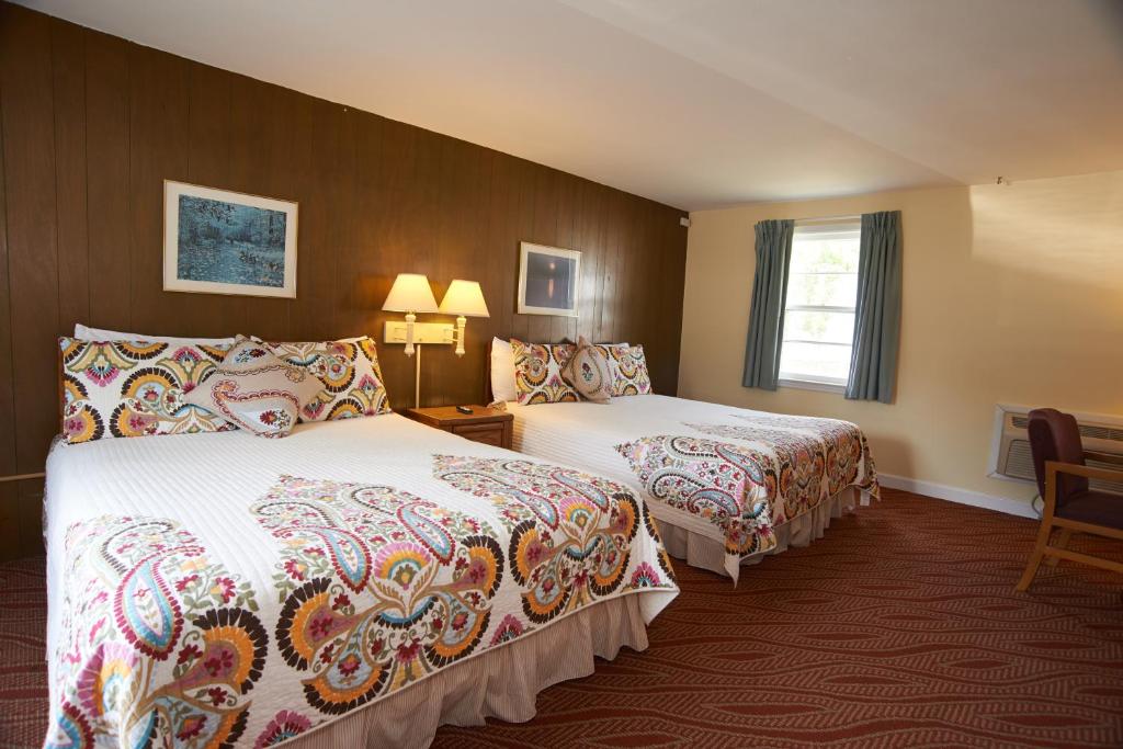 Clinton Motel - Deluxe Queen Room